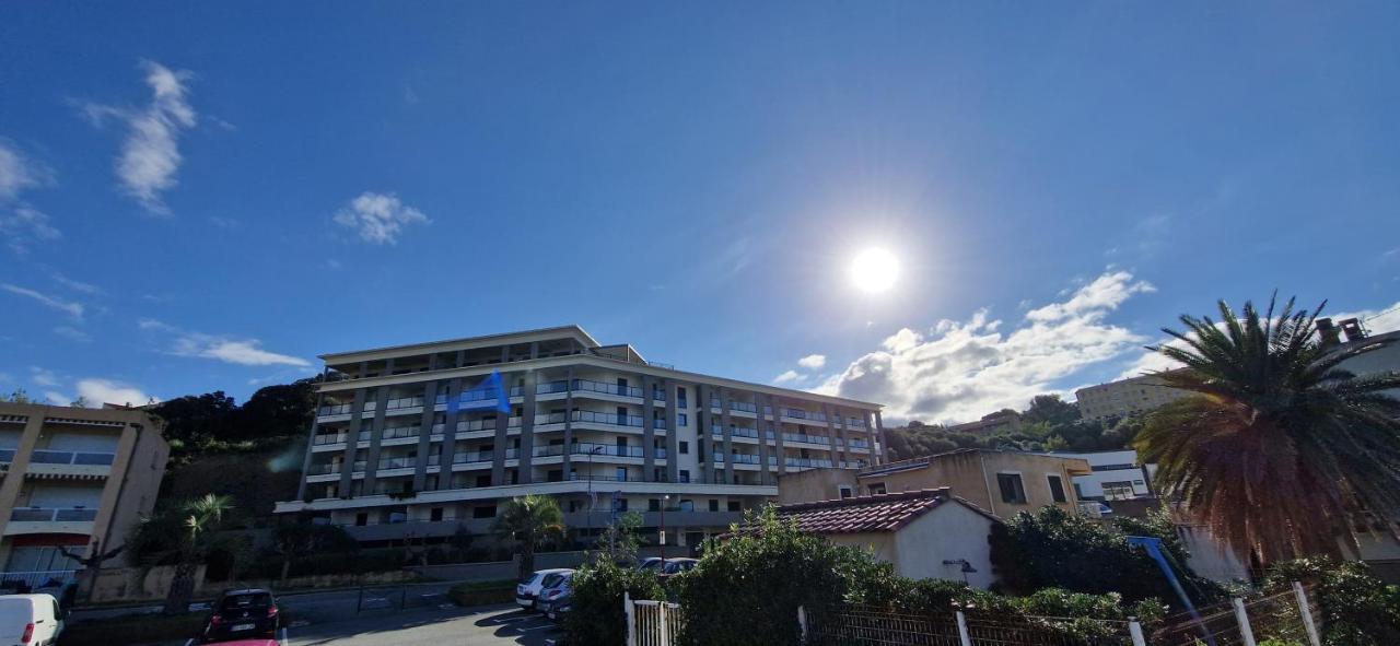 Appartamento T2 Fronte Di Mare De Standing En Bord De Et Du Centre Du Village De Propriano *