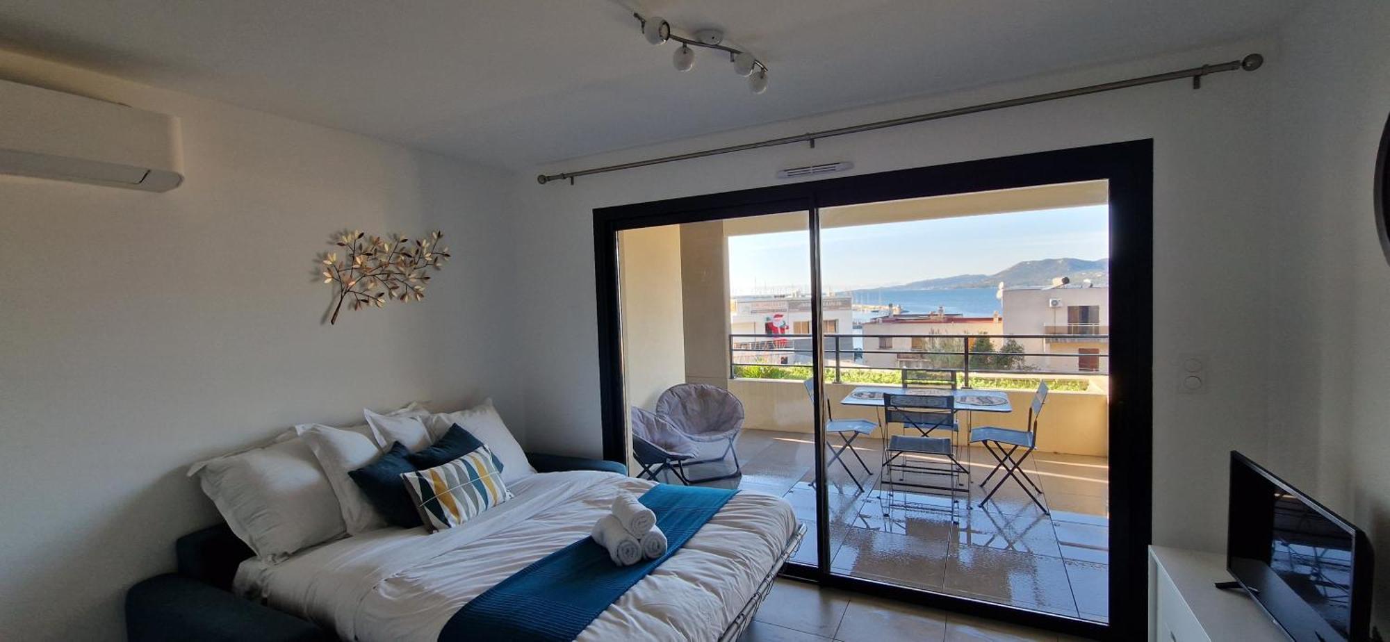 Appartement T2 Fronte Di Mare De Standing En Bord De Et Du Centre Du Village De Propriano